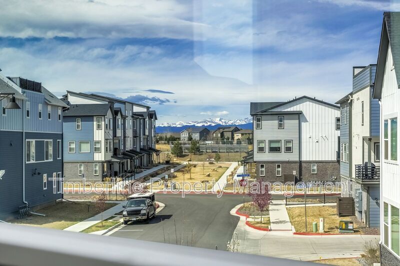 Newer 3bd Home in Broomfield Baseline Community property image