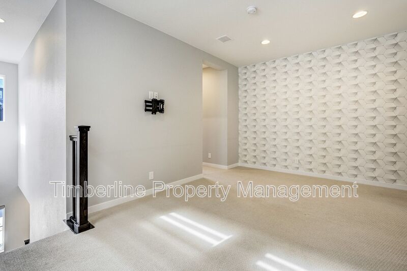 Newer 3bd Home in Broomfield Baseline Community property image