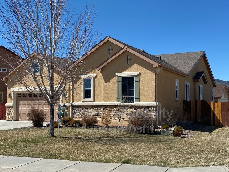 Large D20 6bd Ranch Style Home on Corner Lot....Fabulous North Location property image