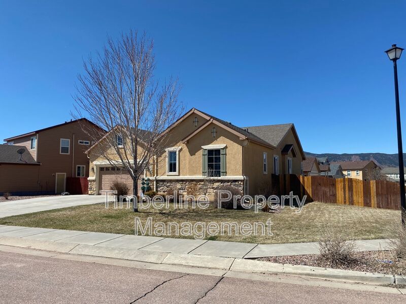 Large D20 6bd Ranch Style Home on Corner Lot....Fabulous North Location property image