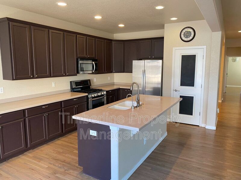 Large D20 6bd Ranch Style Home on Corner Lot....Fabulous North Location property image