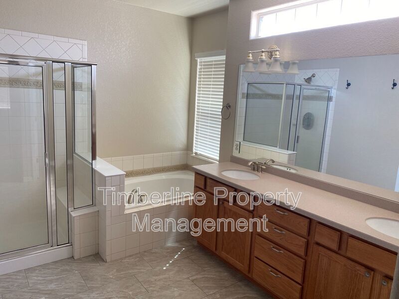 Large D20 6bd Ranch Style Home on Corner Lot....Fabulous North Location property image