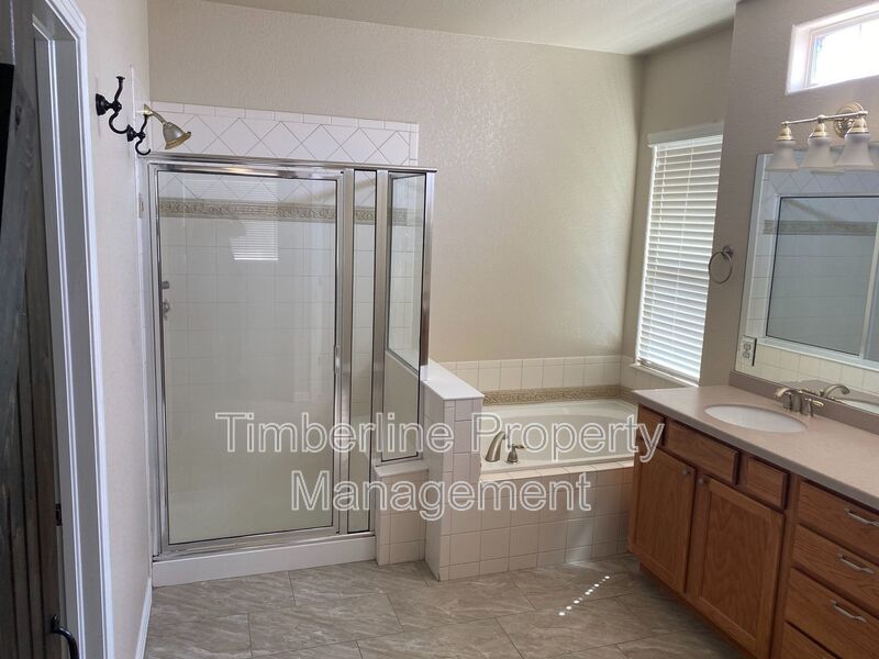 Large D20 6bd Ranch Style Home on Corner Lot....Fabulous North Location property image
