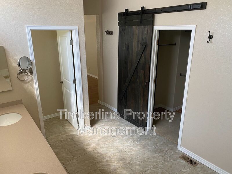 Large D20 6bd Ranch Style Home on Corner Lot....Fabulous North Location property image