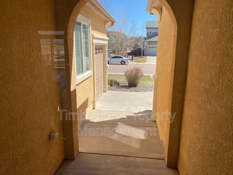 Large D20 6bd Ranch Style Home on Corner Lot....Fabulous North Location property image