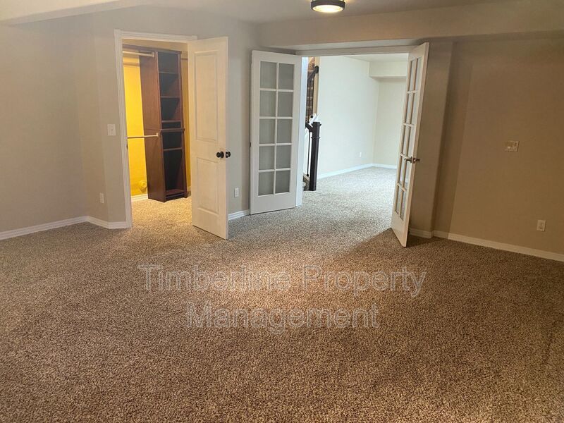 Large D20 6bd Ranch Style Home on Corner Lot....Fabulous North Location property image