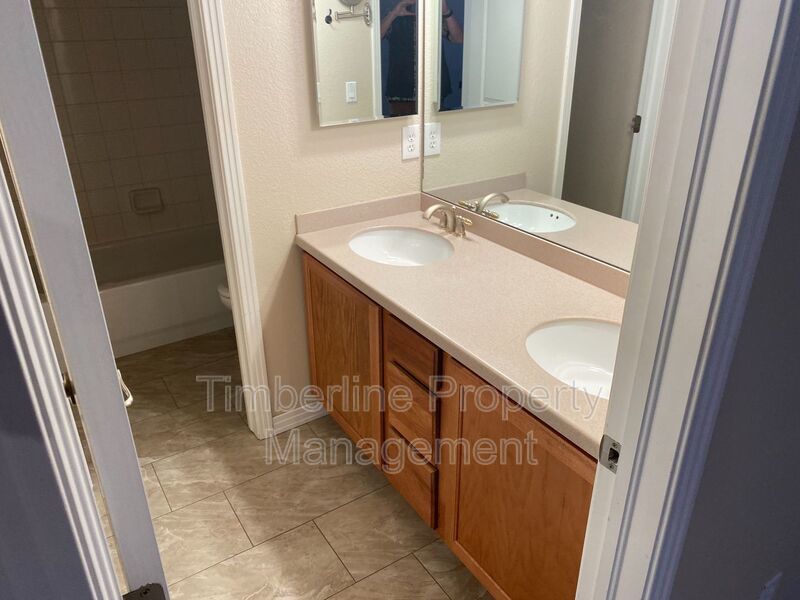 Large D20 6bd Ranch Style Home on Corner Lot....Fabulous North Location property image