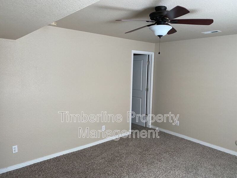 Large D20 6bd Ranch Style Home on Corner Lot....Fabulous North Location property image