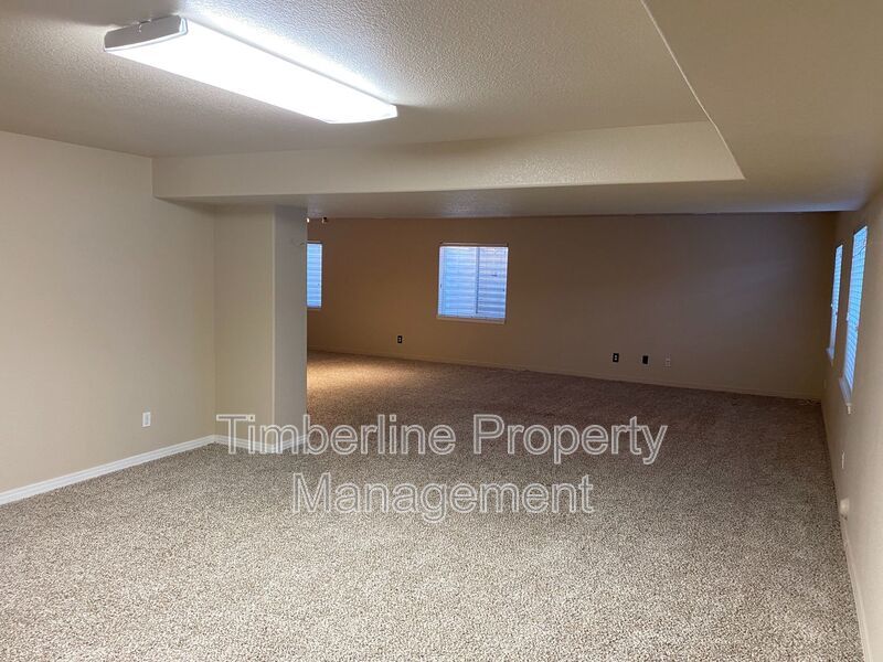 Large D20 6bd Ranch Style Home on Corner Lot....Fabulous North Location property image
