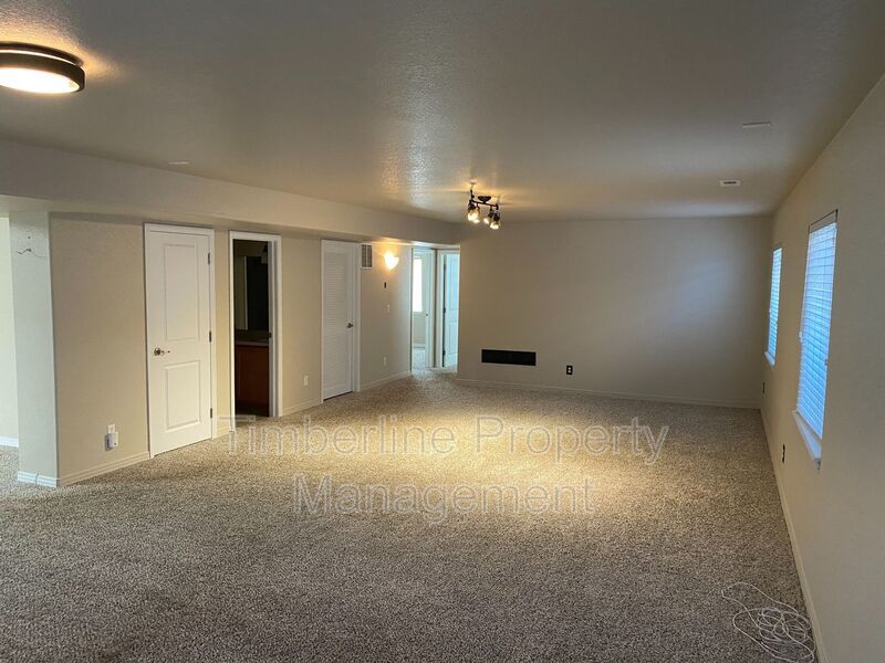 Large D20 6bd Ranch Style Home on Corner Lot....Fabulous North Location property image