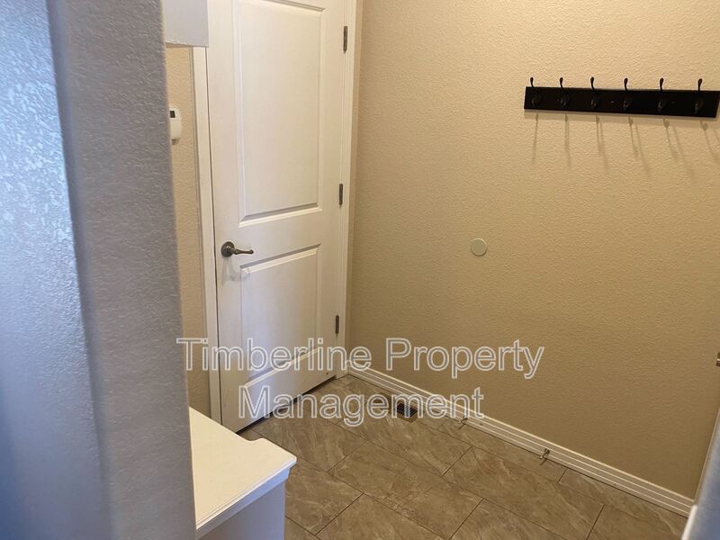 Large D20 6bd Ranch Style Home on Corner Lot....Fabulous North Location property image