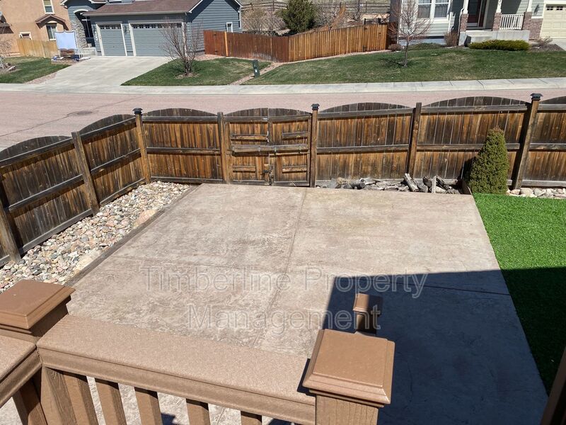 Large D20 6bd Ranch Style Home on Corner Lot....Fabulous North Location property image