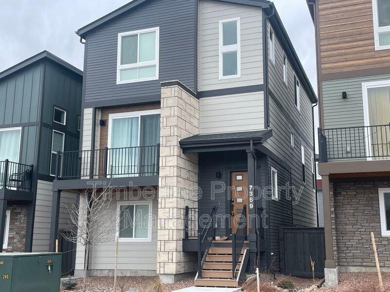 New 3 bedrooms 3.5 bathroom home, closet to Peterson AFB property image