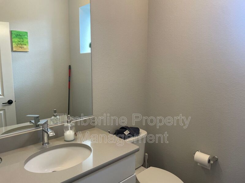 New 3 bedrooms 3.5 bathroom home, closet to Peterson AFB property image