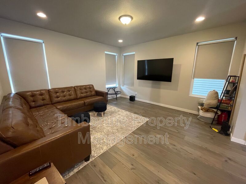 New 3 bedrooms 3.5 bathroom home, closet to Peterson AFB property image