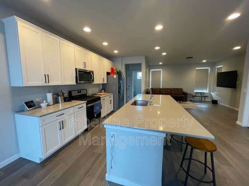 New 3 bedrooms 3.5 bathroom home, closet to Peterson AFB property image