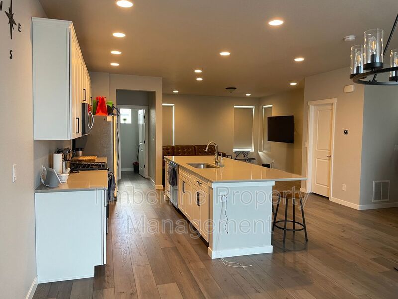 New 3 bedrooms 3.5 bathroom home, closet to Peterson AFB property image
