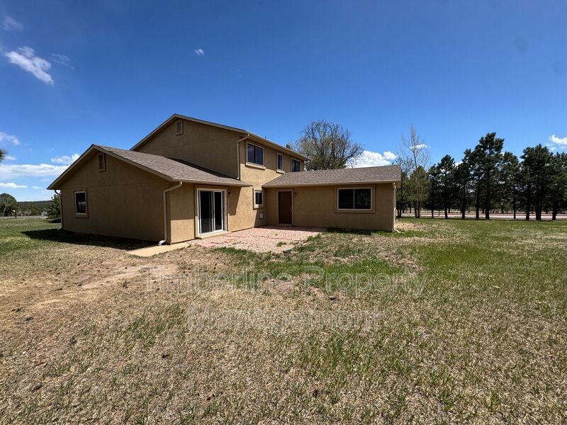 4bdrm Home in Black Forest with land and walking distance to school property image