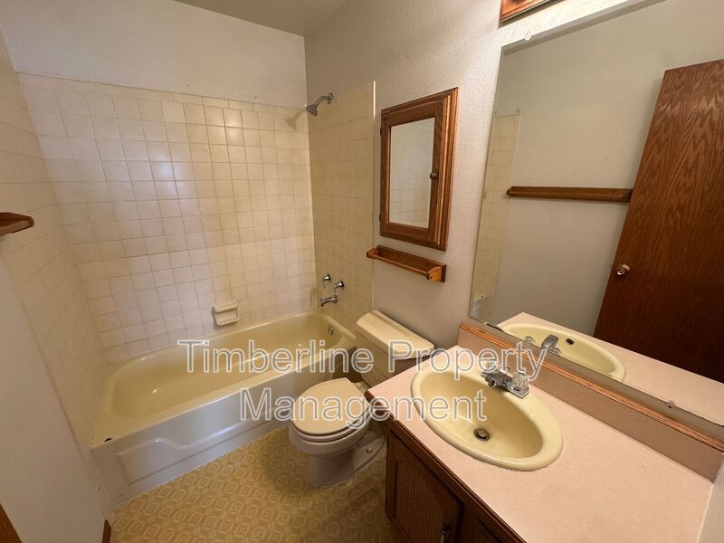 4bdrm Home in Black Forest with land and walking distance to school property image