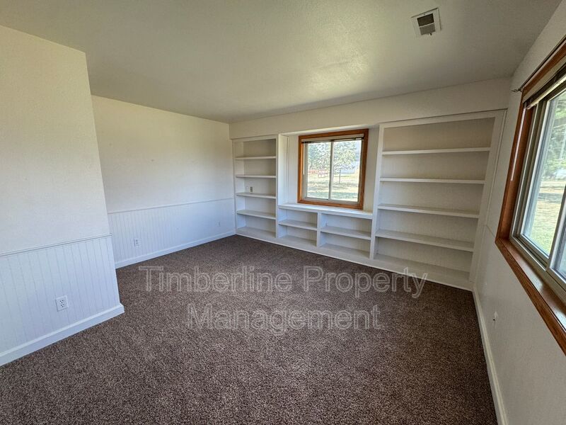4bdrm Home in Black Forest with land and walking distance to school property image