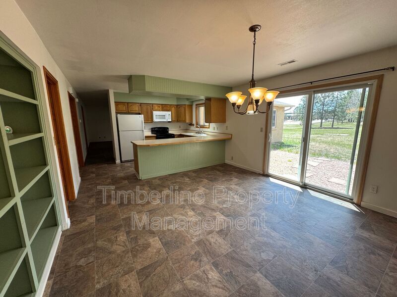 4bdrm Home in Black Forest with land and walking distance to school property image