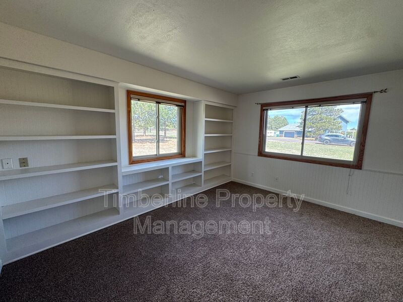 4bdrm Home in Black Forest with land and walking distance to school property image