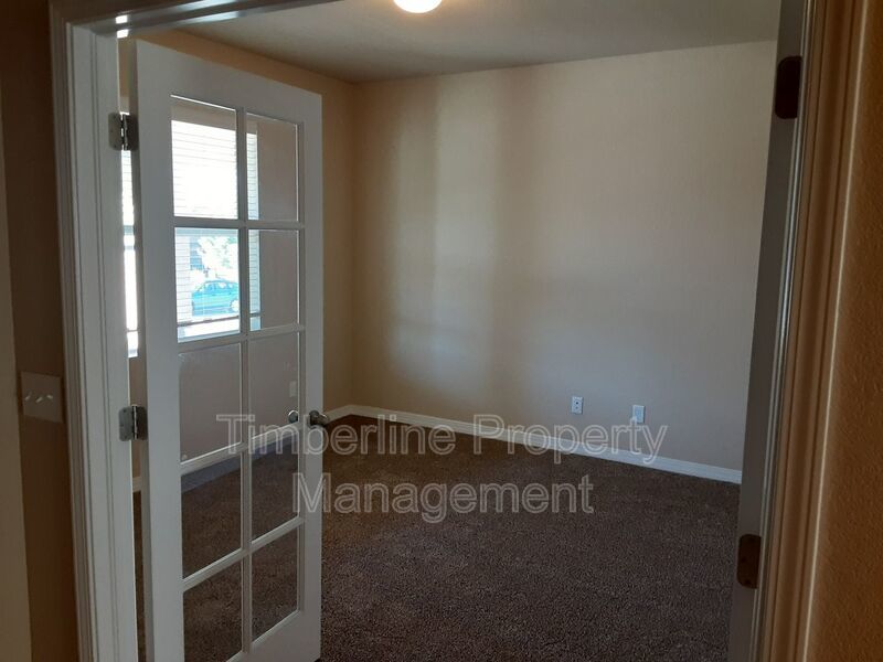 5-Bedroom Home in D20! property image