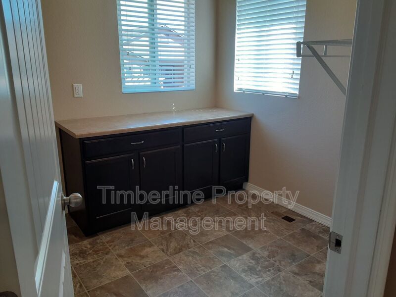 5-Bedroom Home in D20! property image
