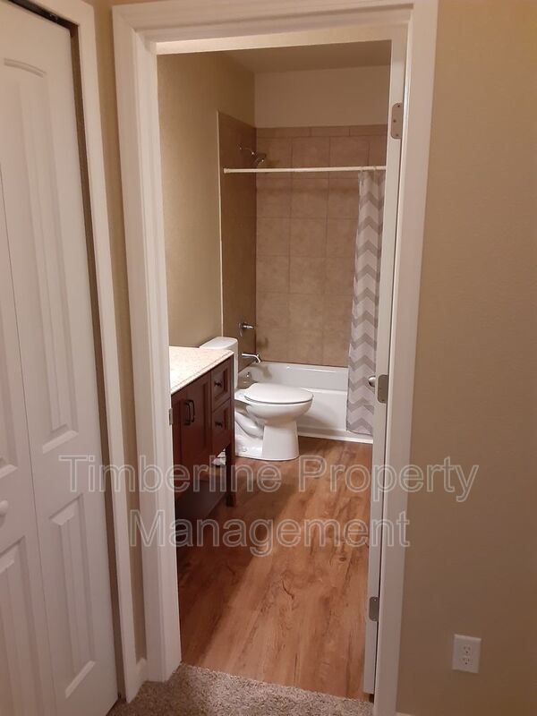 5-Bedroom Home in D20! property image