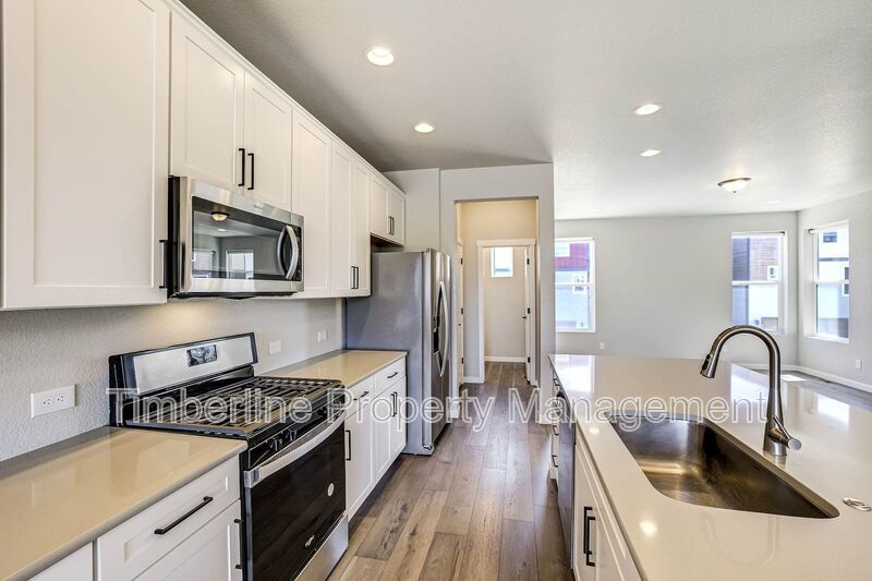 3 bedrooms 3.5 bathroom home, closet to Peterson AFB property image