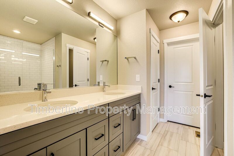 3 bedrooms 3.5 bathroom home, closet to Peterson AFB property image