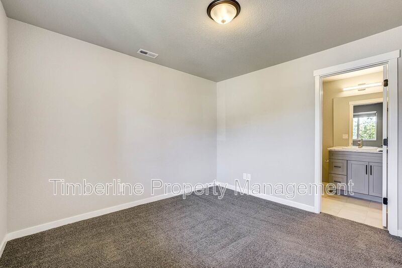 3 bedrooms 3.5 bathroom home, closet to Peterson AFB property image