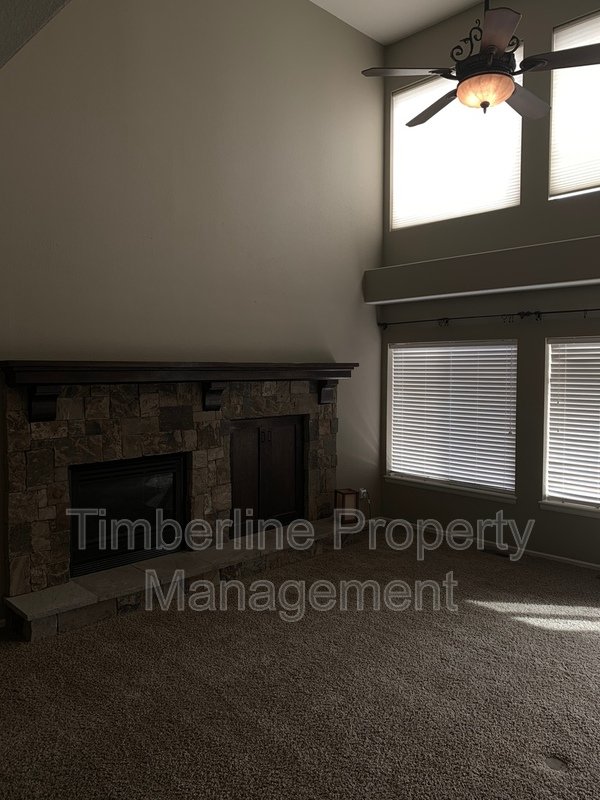D20 4bdrm Plus Lofted Office or Play Area Near Pine Creek property image