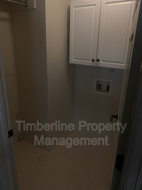 D20 4bdrm Plus Lofted Office or Play Area Near Pine Creek property image
