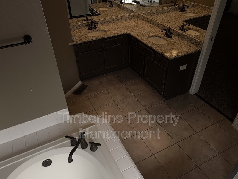 D20 4bdrm Plus Lofted Office or Play Area Near Pine Creek property image