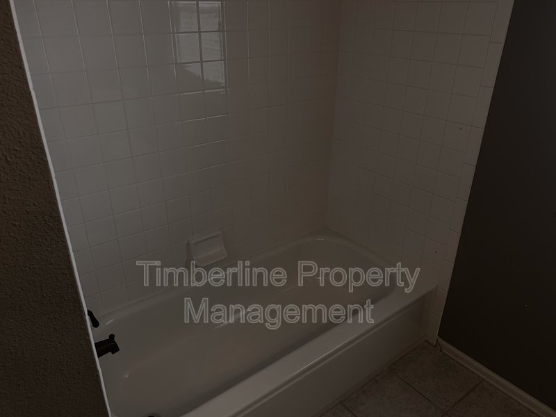 D20 4bdrm Plus Lofted Office or Play Area Near Pine Creek property image