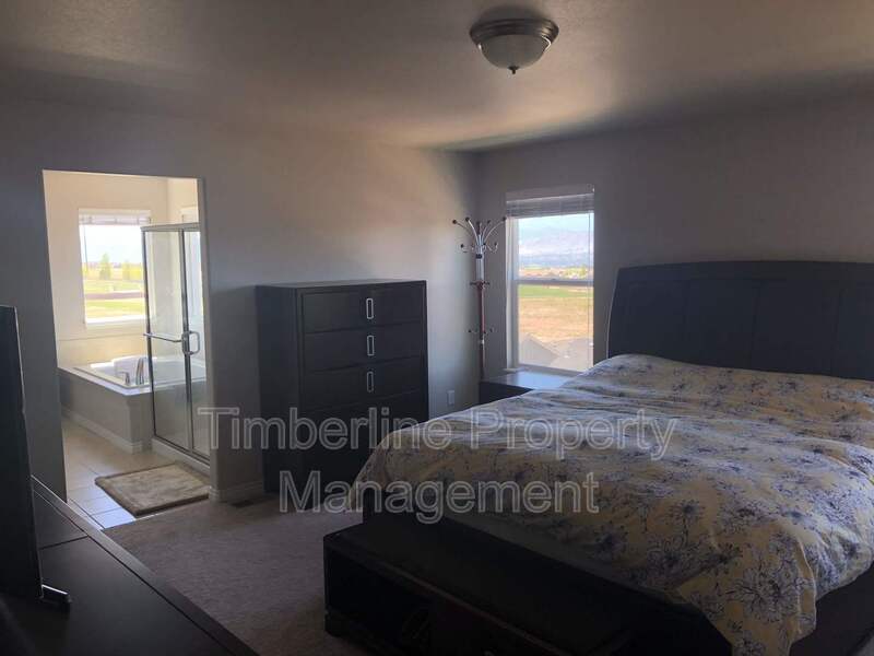 Newer 5bdrm + Office in D20 North Fork With Awesome Views property image