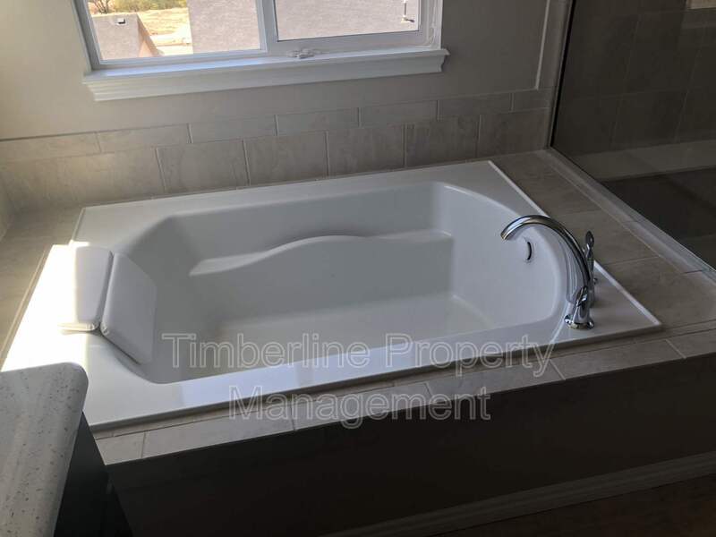 Newer 5bdrm + Office in D20 North Fork With Awesome Views property image