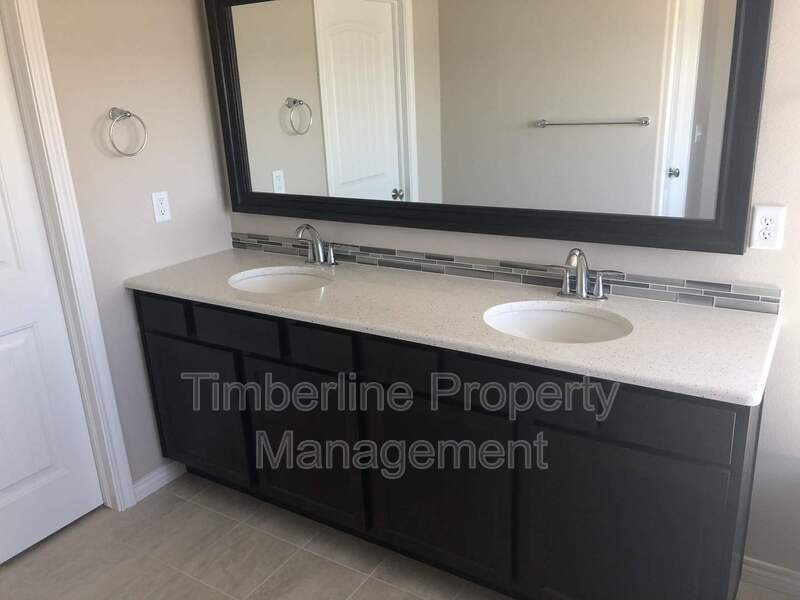 Newer 5bdrm + Office in D20 North Fork With Awesome Views property image