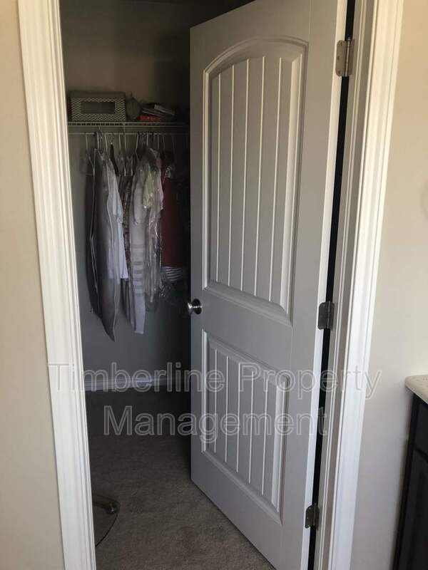 Newer 5bdrm + Office in D20 North Fork With Awesome Views property image