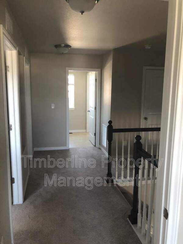 Newer 5bdrm + Office in D20 North Fork With Awesome Views property image