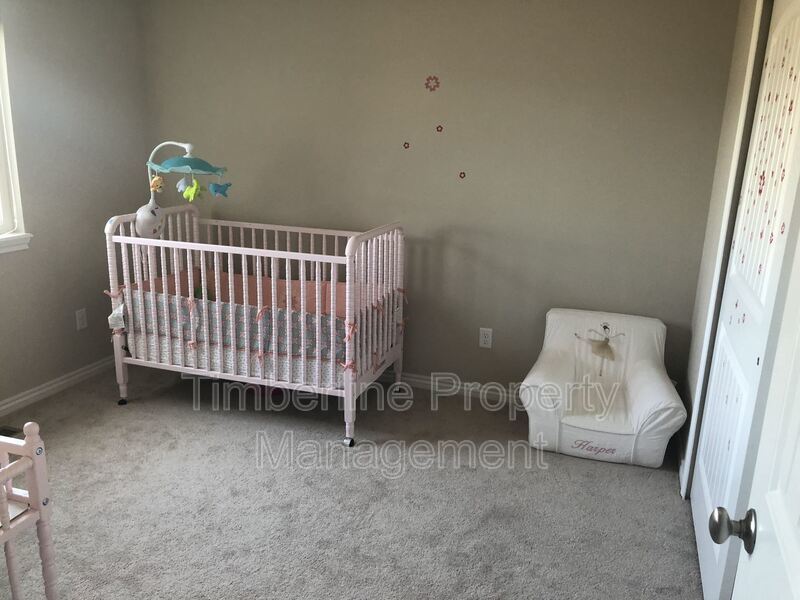 Newer 5bdrm + Office in D20 North Fork With Awesome Views property image