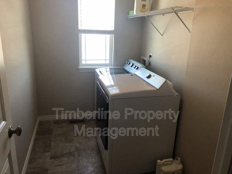 Newer 5bdrm + Office in D20 North Fork With Awesome Views property image