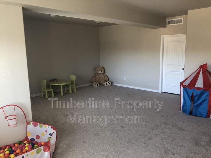 Newer 5bdrm + Office in D20 North Fork With Awesome Views property image